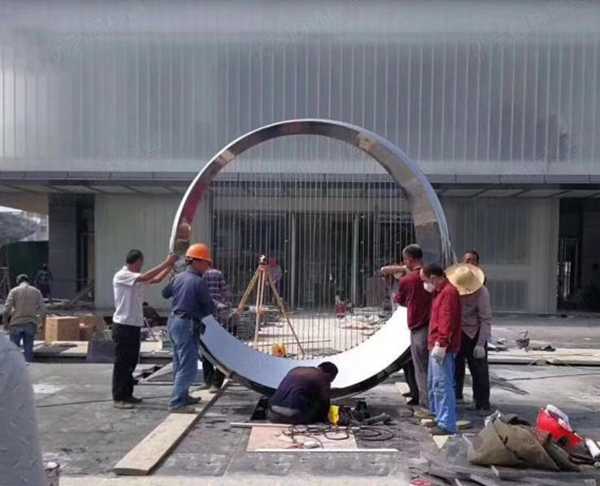 現代園林景觀雕塑如何進行包裝運輸？優(yōu)藝雕塑廠家為您支招