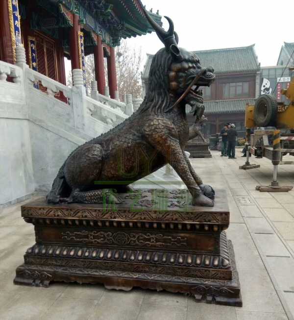 居宗教廟堂之高，擇黃銅麒麟雕塑守業(yè)